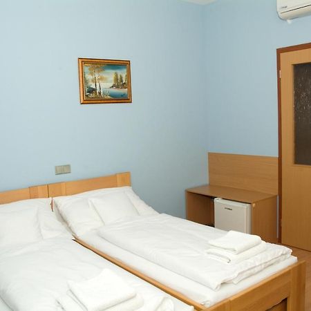 Penzion U Splavu Břeclav Extérieur photo
