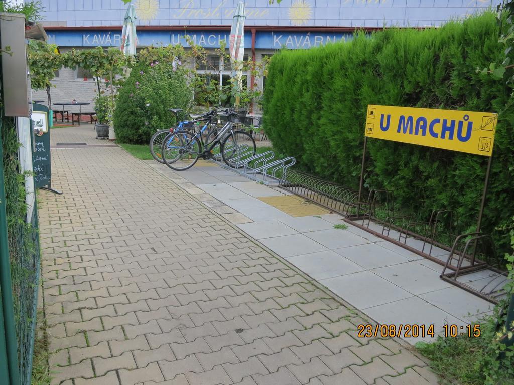 Penzion U Splavu Břeclav Extérieur photo