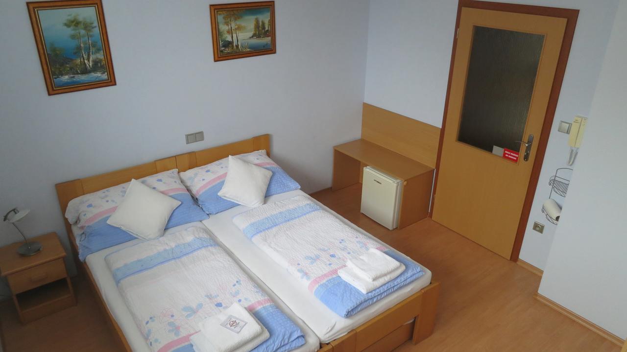 Penzion U Splavu Břeclav Extérieur photo
